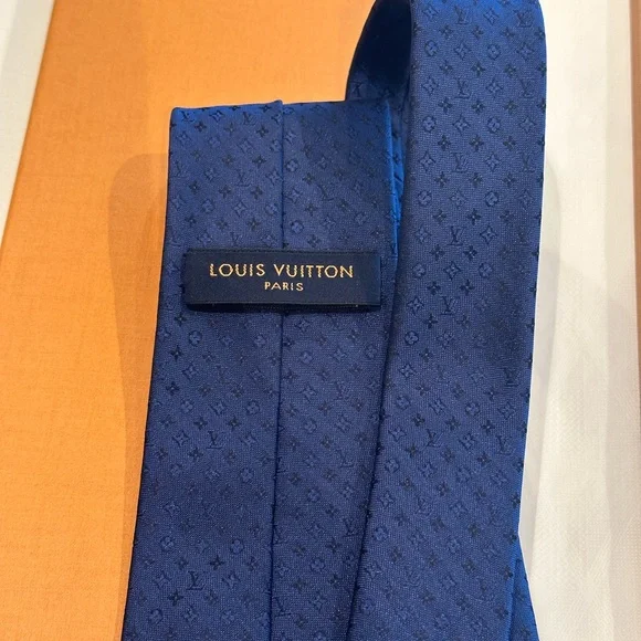 Louis Vuitton new dark navy tie - Picture 2 of 3